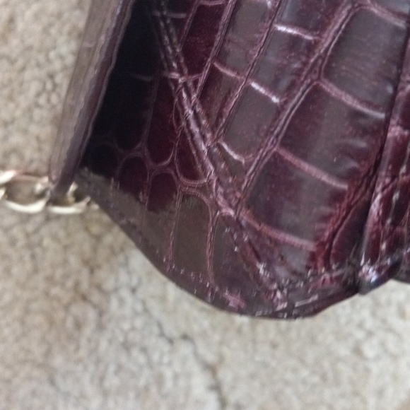 Liz Claiborne small burgundy purse polyurethane snake pattern - Picture 5 of 6